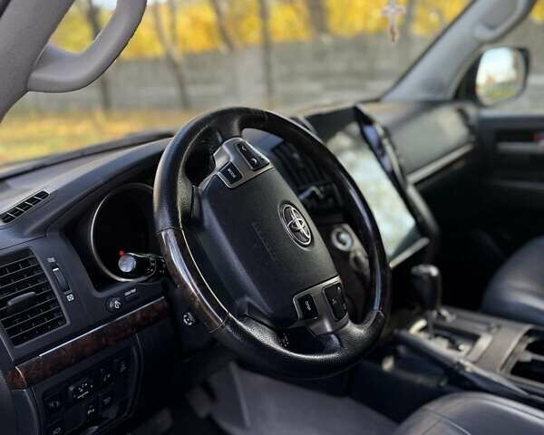 Серый Тойота Ленд Крузер, объемом двигателя 4.5 л и пробегом 195 тыс. км за 25000 $, фото 19 на Automoto.ua