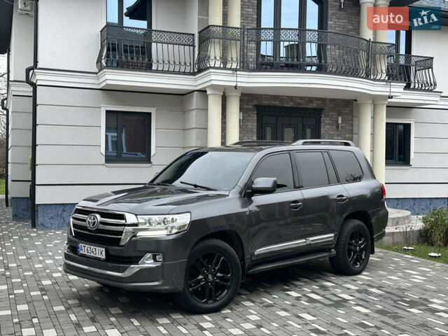 Серый Тойота Ленд Крузер, объемом двигателя 4.5 л и пробегом 285 тыс. км за 25900 $, фото 13 на Automoto.ua