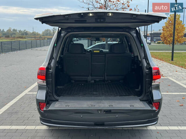 Серый Тойота Ленд Крузер, объемом двигателя 4.5 л и пробегом 275 тыс. км за 26900 $, фото 31 на Automoto.ua