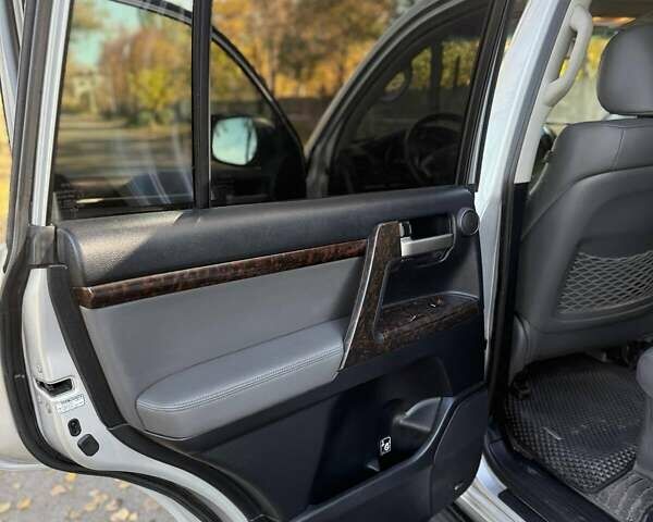 Серый Тойота Ленд Крузер, объемом двигателя 4.5 л и пробегом 195 тыс. км за 25000 $, фото 21 на Automoto.ua