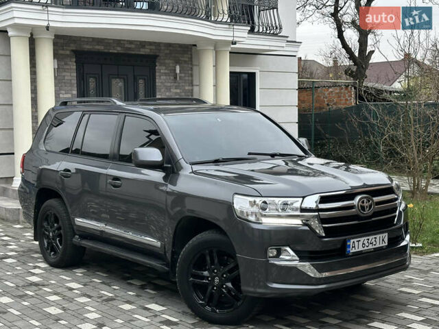 Серый Тойота Ленд Крузер, объемом двигателя 4.5 л и пробегом 285 тыс. км за 25900 $, фото 6 на Automoto.ua