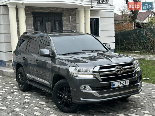 Серый Тойота Ленд Крузер, объемом двигателя 4.5 л и пробегом 285 тыс. км за 25900 $, фото 5 на Automoto.ua
