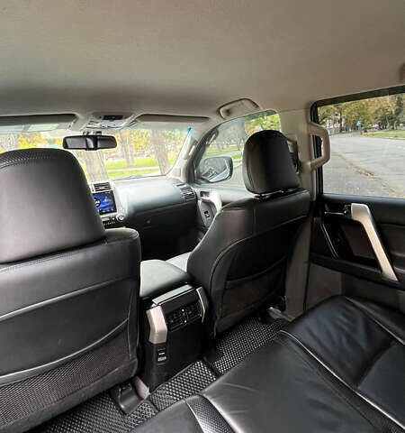 Серый Тойота Ленд Крузер, объемом двигателя 2.98 л и пробегом 203 тыс. км за 23000 $, фото 10 на Automoto.ua