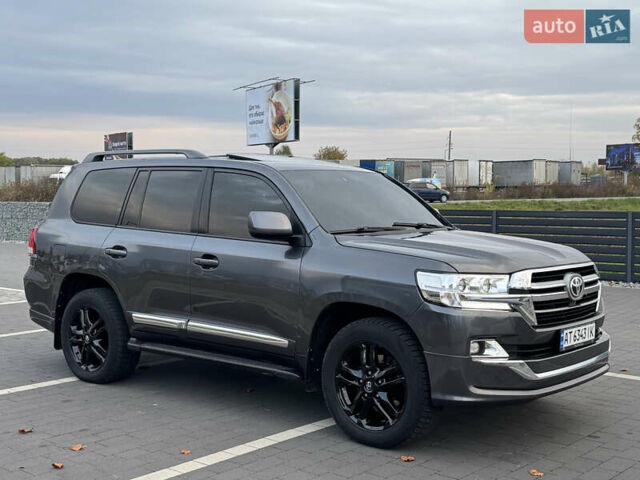 Серый Тойота Ленд Крузер, объемом двигателя 4.5 л и пробегом 275 тыс. км за 26900 $, фото 78 на Automoto.ua