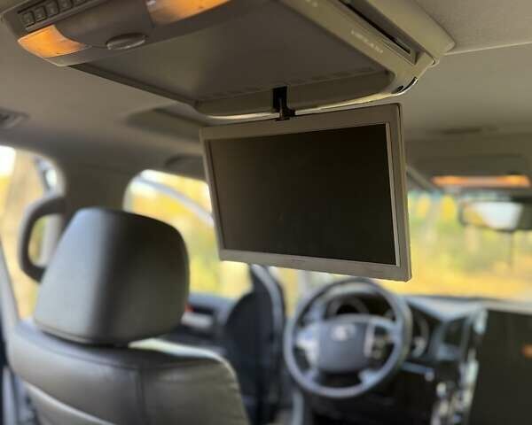 Серый Тойота Ленд Крузер, объемом двигателя 4.5 л и пробегом 195 тыс. км за 25000 $, фото 29 на Automoto.ua