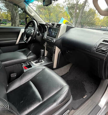 Серый Тойота Ленд Крузер, объемом двигателя 2.98 л и пробегом 203 тыс. км за 23000 $, фото 8 на Automoto.ua