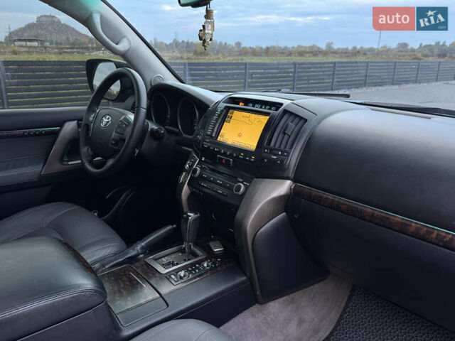 Серый Тойота Ленд Крузер, объемом двигателя 4.5 л и пробегом 285 тыс. км за 25900 $, фото 35 на Automoto.ua