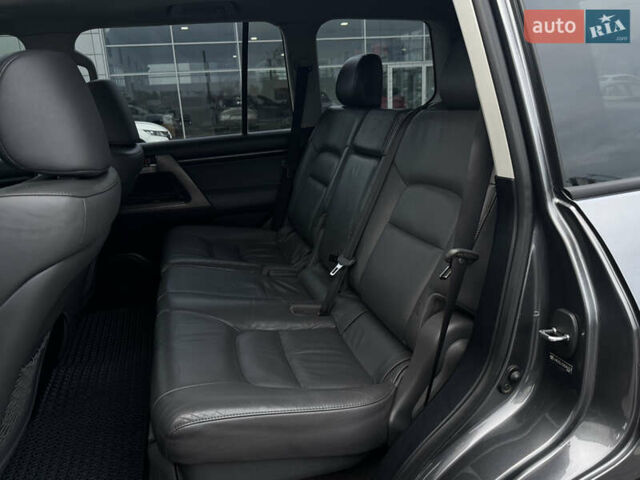 Серый Тойота Ленд Крузер, объемом двигателя 4.5 л и пробегом 275 тыс. км за 26900 $, фото 46 на Automoto.ua