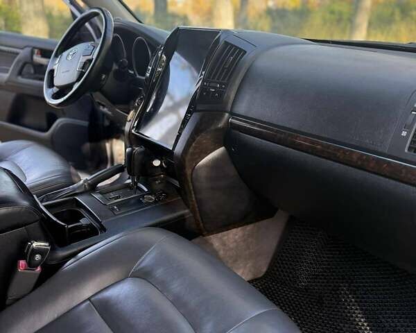 Серый Тойота Ленд Крузер, объемом двигателя 4.5 л и пробегом 195 тыс. км за 25000 $, фото 32 на Automoto.ua