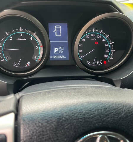 Серый Тойота Ленд Крузер, объемом двигателя 2.98 л и пробегом 203 тыс. км за 23000 $, фото 6 на Automoto.ua