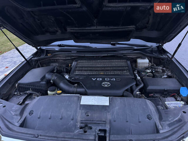 Серый Тойота Ленд Крузер, объемом двигателя 4.5 л и пробегом 275 тыс. км за 26900 $, фото 76 на Automoto.ua