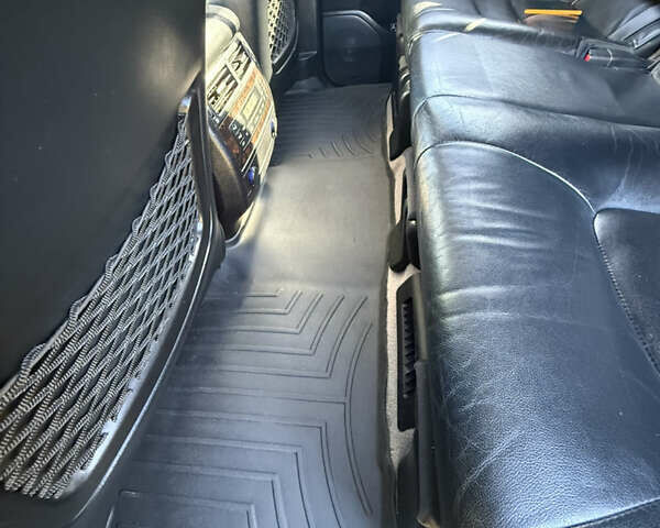 Серый Тойота Ленд Крузер, объемом двигателя 4.46 л и пробегом 267 тыс. км за 31500 $, фото 19 на Automoto.ua