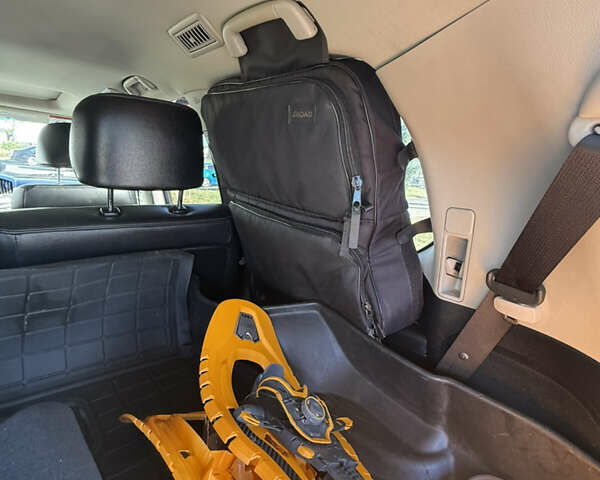 Серый Тойота Ленд Крузер, объемом двигателя 4.46 л и пробегом 267 тыс. км за 31500 $, фото 14 на Automoto.ua