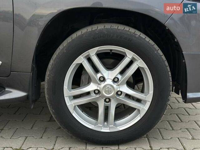 Серый Тойота Ленд Крузер, объемом двигателя 4.5 л и пробегом 139 тыс. км за 39000 $, фото 9 на Automoto.ua