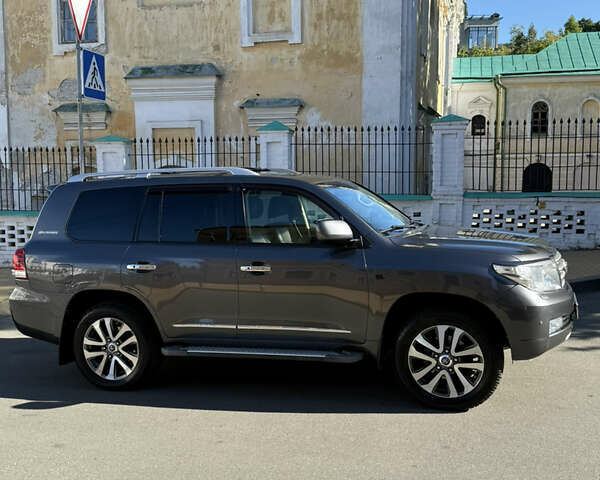 Серый Тойота Ленд Крузер, объемом двигателя 4.46 л и пробегом 267 тыс. км за 31500 $, фото 5 на Automoto.ua