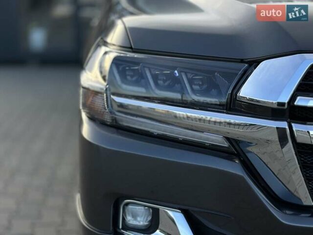 Серый Тойота Ленд Крузер, объемом двигателя 4.5 л и пробегом 139 тыс. км за 39000 $, фото 4 на Automoto.ua