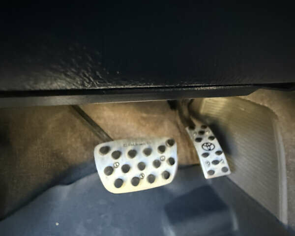 Серый Тойота Ленд Крузер, объемом двигателя 4.46 л и пробегом 267 тыс. км за 31500 $, фото 21 на Automoto.ua