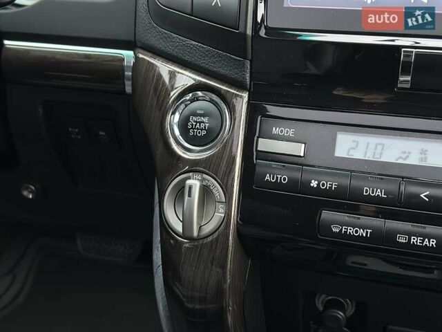 Серый Тойота Ленд Крузер, объемом двигателя 4.5 л и пробегом 139 тыс. км за 39000 $, фото 30 на Automoto.ua
