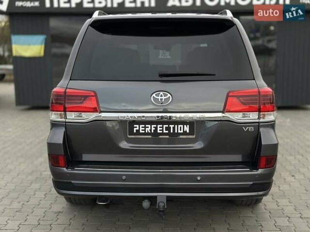 Серый Тойота Ленд Крузер, объемом двигателя 4.5 л и пробегом 139 тыс. км за 39000 $, фото 13 на Automoto.ua