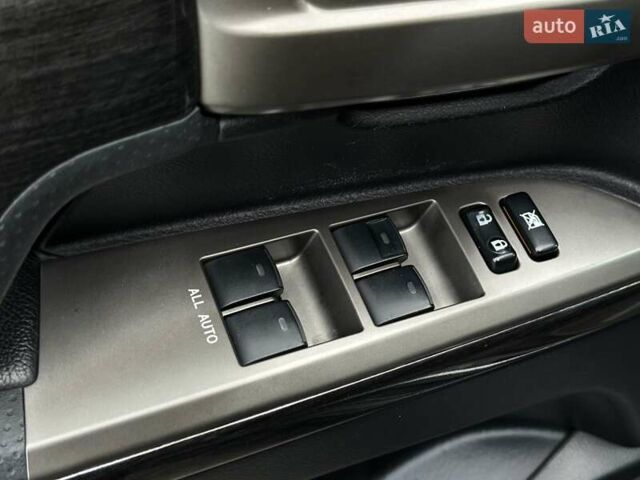 Серый Тойота Ленд Крузер, объемом двигателя 4.5 л и пробегом 139 тыс. км за 39000 $, фото 32 на Automoto.ua