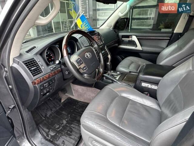 Сірий Тойота Ленд Крузер, об'ємом двигуна 4.5 л та пробігом 225 тис. км за 28000 $, фото 12 на Automoto.ua
