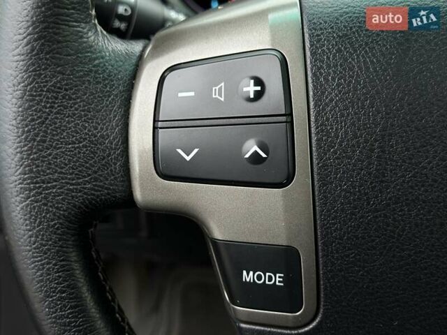 Серый Тойота Ленд Крузер, объемом двигателя 4.5 л и пробегом 139 тыс. км за 39000 $, фото 39 на Automoto.ua