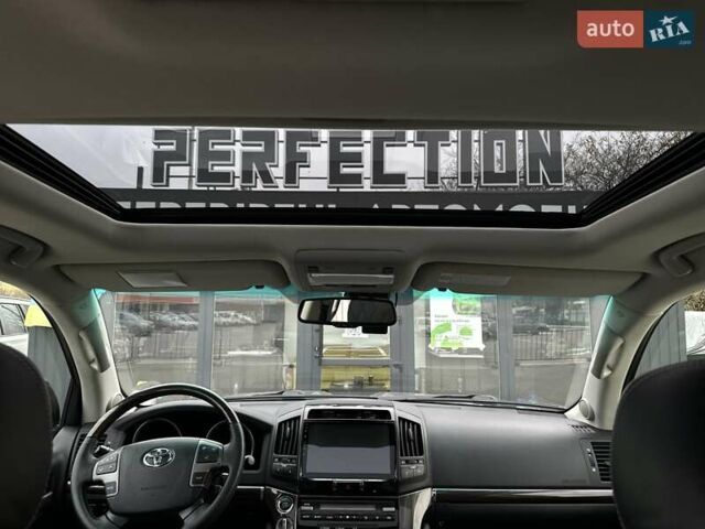 Серый Тойота Ленд Крузер, объемом двигателя 4.5 л и пробегом 139 тыс. км за 39000 $, фото 25 на Automoto.ua