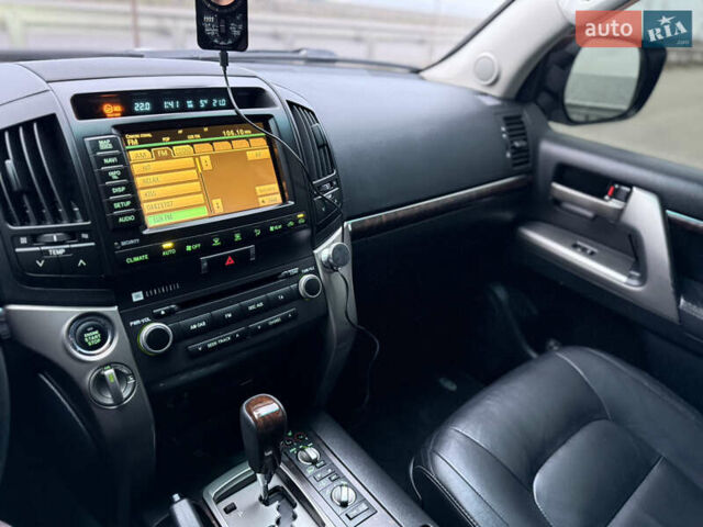 Серый Тойота Ленд Крузер, объемом двигателя 4.5 л и пробегом 280 тыс. км за 32500 $, фото 29 на Automoto.ua