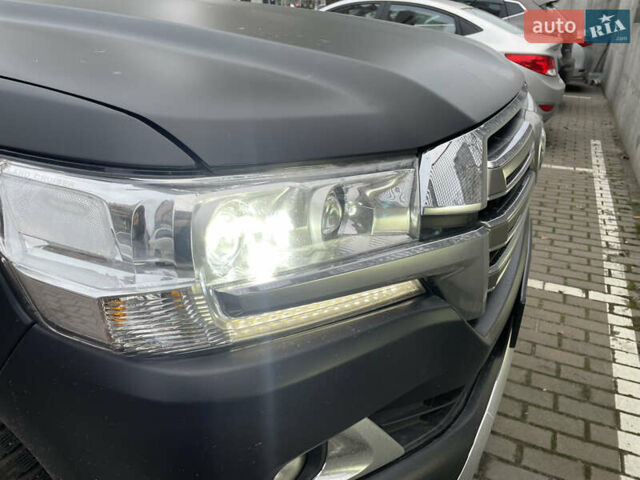 Серый Тойота Ленд Крузер, объемом двигателя 4.46 л и пробегом 105 тыс. км за 58000 $, фото 15 на Automoto.ua