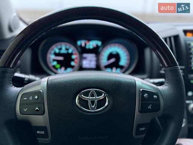 Серый Тойота Ленд Крузер, объемом двигателя 4.5 л и пробегом 280 тыс. км за 32500 $, фото 27 на Automoto.ua