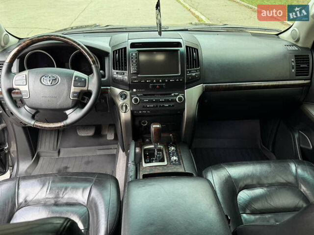 Сірий Тойота Ленд Крузер, об'ємом двигуна 0 л та пробігом 280 тис. км за 22900 $, фото 3 на Automoto.ua