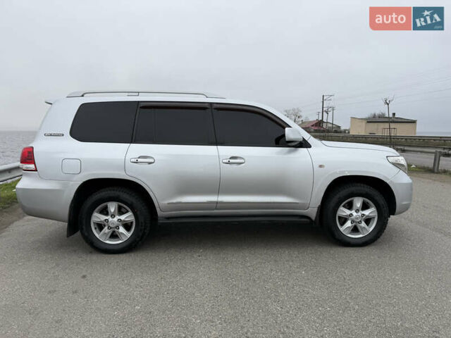 Серый Тойота Ленд Крузер, объемом двигателя 4.5 л и пробегом 280 тыс. км за 32500 $, фото 7 на Automoto.ua