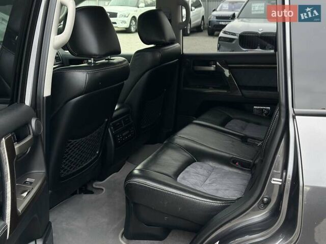 Серый Тойота Ленд Крузер, объемом двигателя 4.5 л и пробегом 139 тыс. км за 39000 $, фото 22 на Automoto.ua