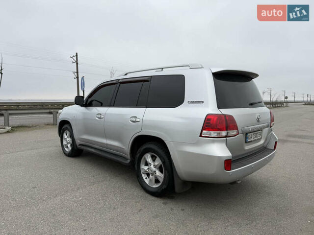 Серый Тойота Ленд Крузер, объемом двигателя 4.5 л и пробегом 280 тыс. км за 32500 $, фото 4 на Automoto.ua
