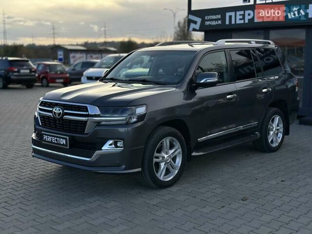 Серый Тойота Ленд Крузер, объемом двигателя 4.5 л и пробегом 139 тыс. км за 39000 $, фото 2 на Automoto.ua