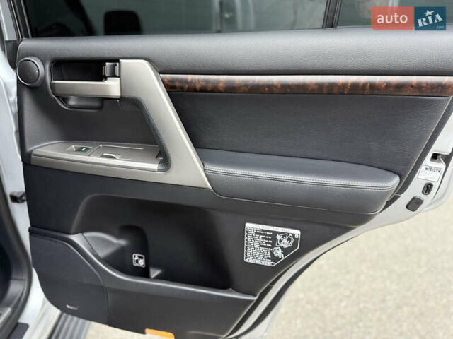 Серый Тойота Ленд Крузер, объемом двигателя 4.5 л и пробегом 280 тыс. км за 32500 $, фото 59 на Automoto.ua