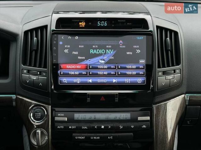 Серый Тойота Ленд Крузер, объемом двигателя 4.5 л и пробегом 139 тыс. км за 39000 $, фото 28 на Automoto.ua