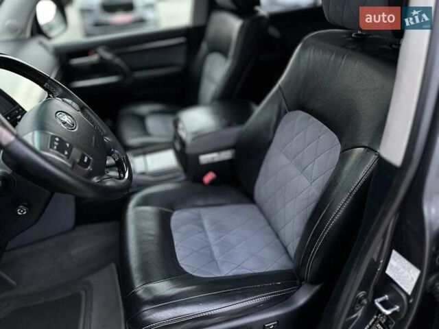 Серый Тойота Ленд Крузер, объемом двигателя 4.5 л и пробегом 139 тыс. км за 39000 $, фото 43 на Automoto.ua