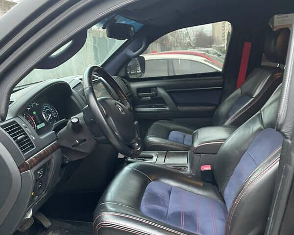 Серый Тойота Ленд Крузер, объемом двигателя 4.46 л и пробегом 105 тыс. км за 58000 $, фото 4 на Automoto.ua