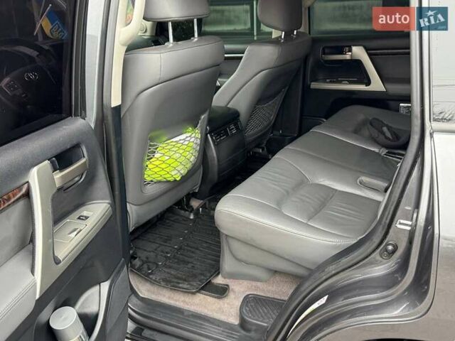 Сірий Тойота Ленд Крузер, об'ємом двигуна 4.5 л та пробігом 225 тис. км за 28000 $, фото 6 на Automoto.ua