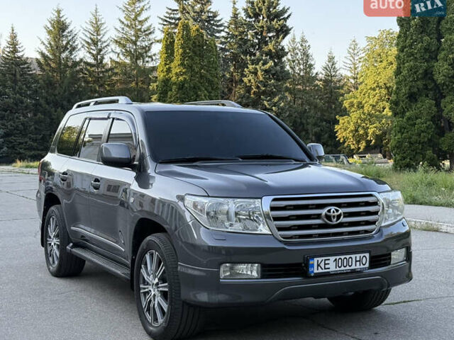 Сірий Тойота Ленд Крузер, об'ємом двигуна 4.5 л та пробігом 281 тис. км за 24400 $, фото 1 на Automoto.ua