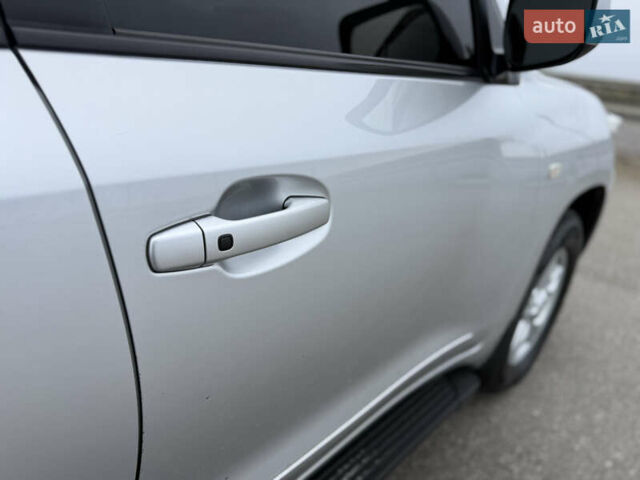 Серый Тойота Ленд Крузер, объемом двигателя 4.5 л и пробегом 280 тыс. км за 32500 $, фото 75 на Automoto.ua