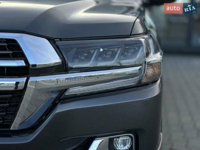 Серый Тойота Ленд Крузер, объемом двигателя 4.5 л и пробегом 139 тыс. км за 39000 $, фото 5 на Automoto.ua