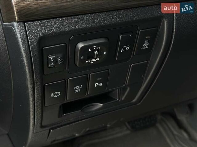 Серый Тойота Ленд Крузер, объемом двигателя 4.5 л и пробегом 139 тыс. км за 39000 $, фото 37 на Automoto.ua