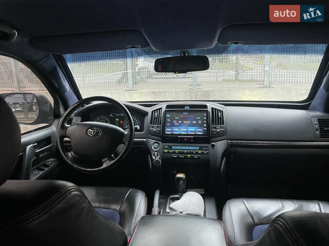 Серый Тойота Ленд Крузер, объемом двигателя 4.46 л и пробегом 105 тыс. км за 58000 $, фото 12 на Automoto.ua