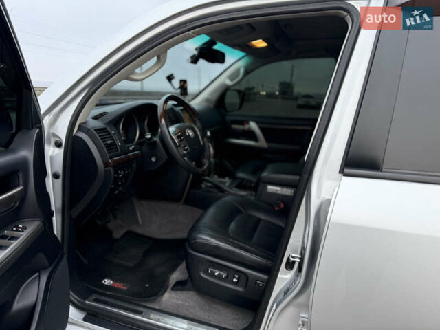 Серый Тойота Ленд Крузер, объемом двигателя 4.5 л и пробегом 280 тыс. км за 32500 $, фото 21 на Automoto.ua