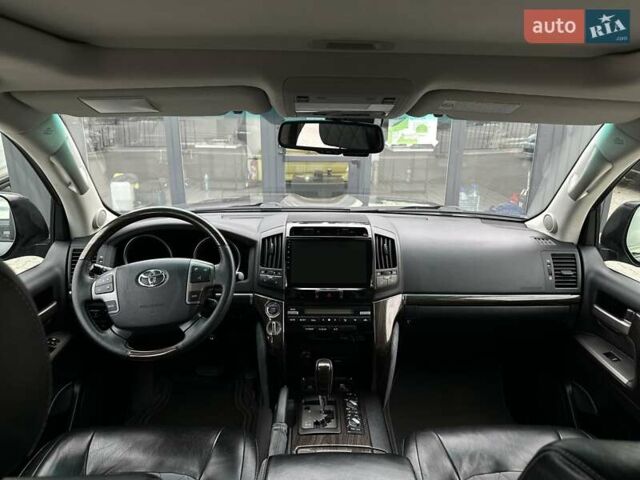 Серый Тойота Ленд Крузер, объемом двигателя 4.5 л и пробегом 139 тыс. км за 39000 $, фото 24 на Automoto.ua