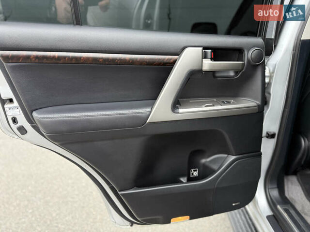 Серый Тойота Ленд Крузер, объемом двигателя 4.5 л и пробегом 280 тыс. км за 32500 $, фото 56 на Automoto.ua