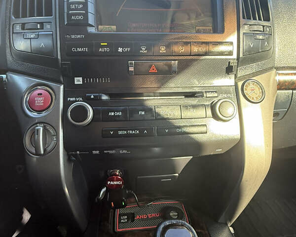 Серый Тойота Ленд Крузер, объемом двигателя 4.46 л и пробегом 267 тыс. км за 31500 $, фото 8 на Automoto.ua