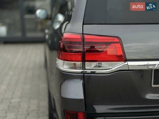 Серый Тойота Ленд Крузер, объемом двигателя 4.5 л и пробегом 139 тыс. км за 39000 $, фото 14 на Automoto.ua